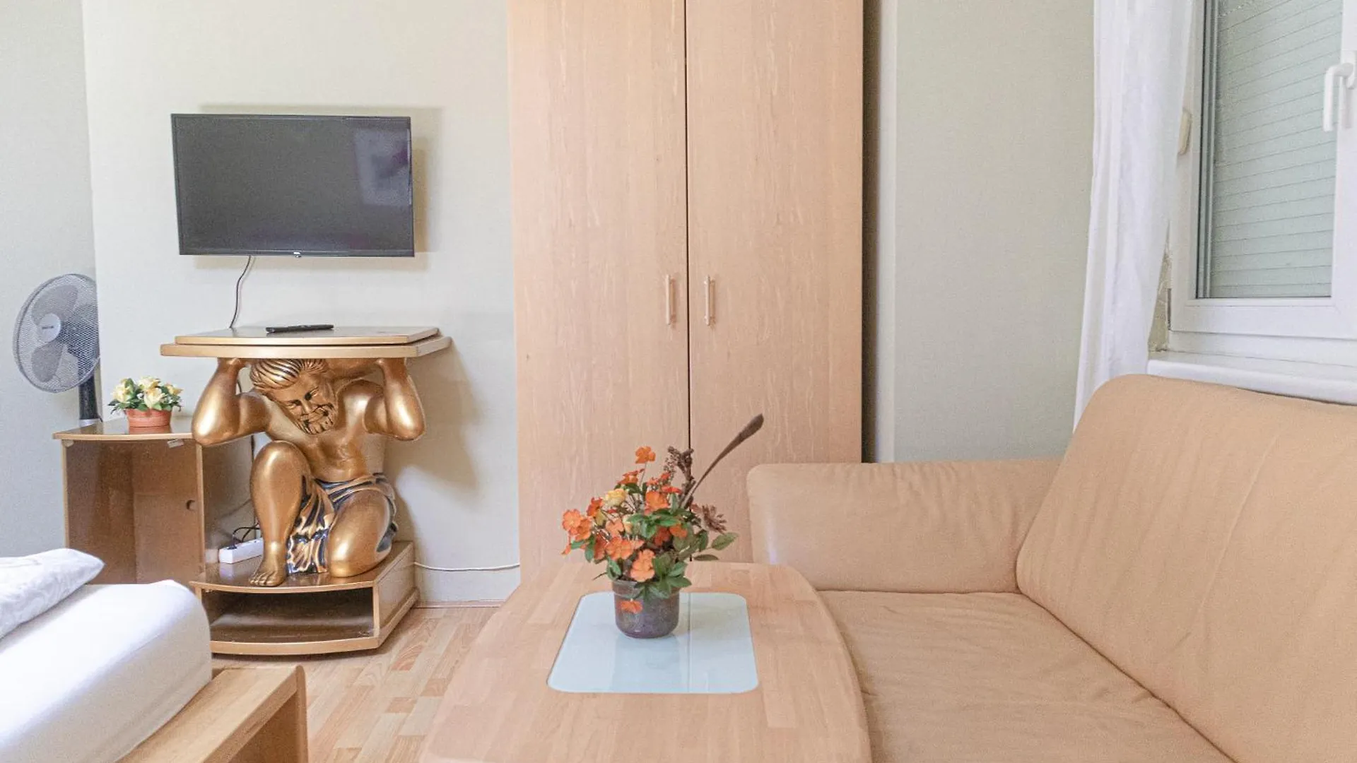 Exquisite Rooms In Shared Villa With Garden & Parking Vienna Austria