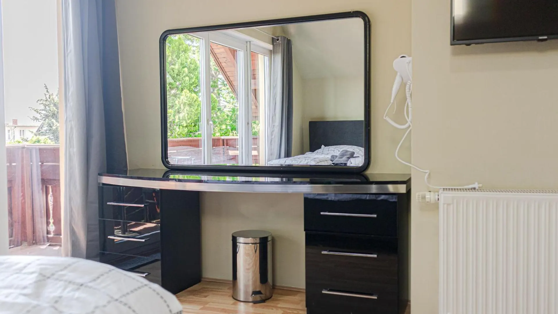Exquisite Rooms In Shared Villa With Garden & Parking Wiedeń Apartament