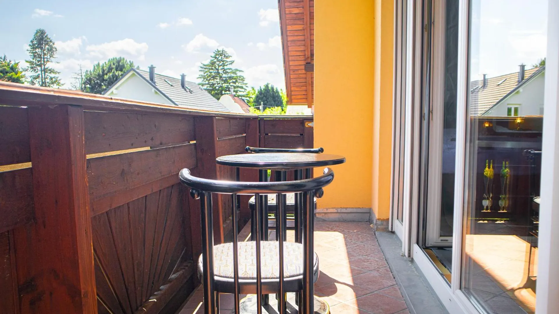 Apartament Exquisite Rooms In Shared Villa With Garden & Parking Wiedeń