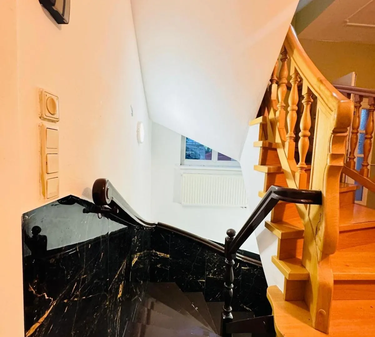 Apartament Exquisite Rooms In Shared Villa With Garden & Parking Wiedeń