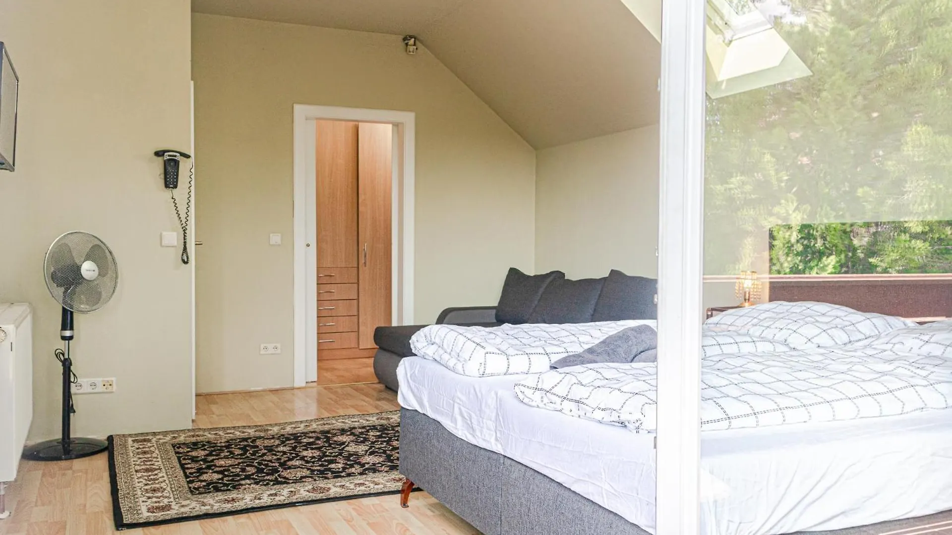 Exquisite Rooms In Shared Villa With Garden & Parking Wiedeń