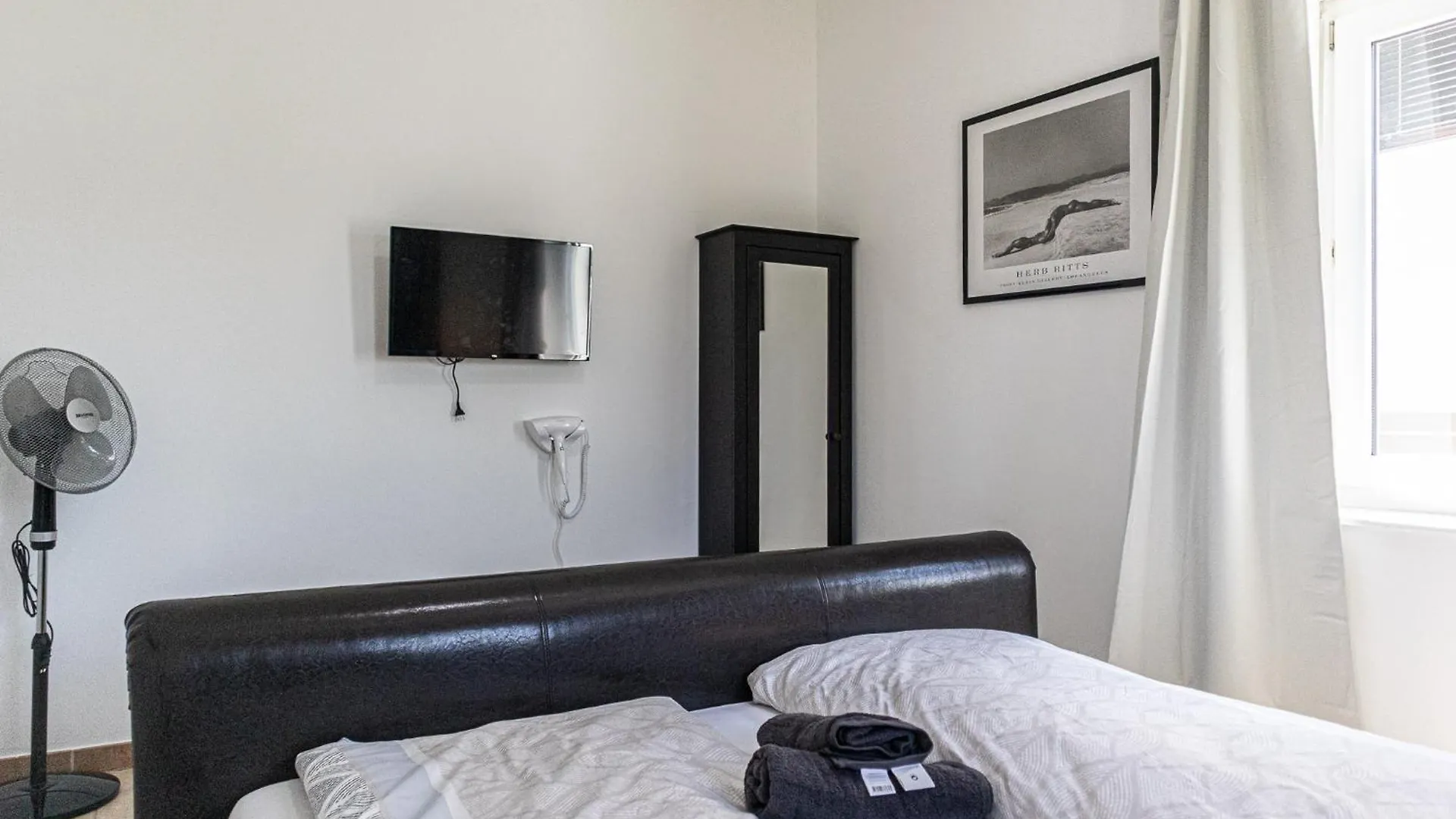 Apartament Exquisite Rooms In Shared Villa With Garden & Parking Wiedeń