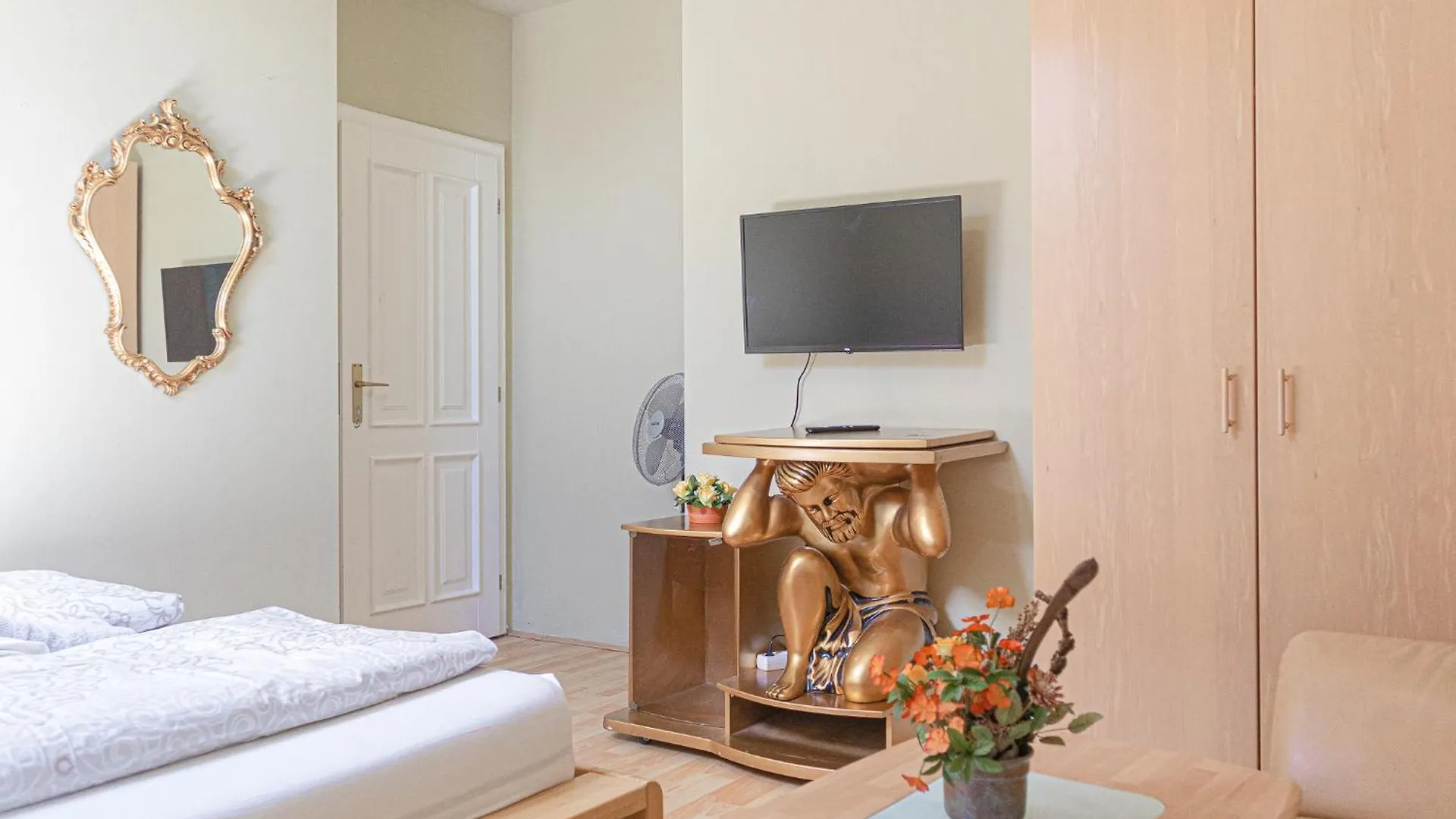 Exquisite Rooms In Shared Villa With Garden & Parking Wiedeń