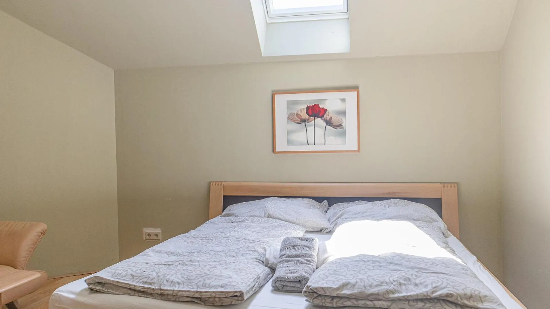 Apartament Exquisite Rooms In Shared Villa With Garden & Parking Wiedeń