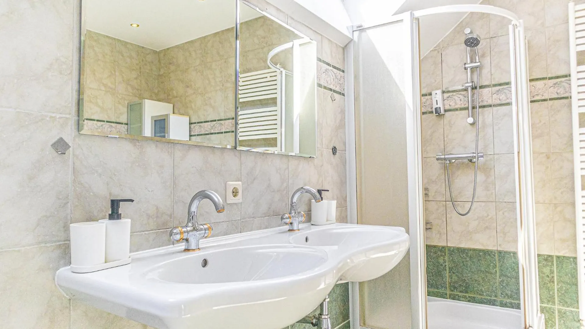 Exquisite Rooms In Shared Villa With Garden & Parking Wiedeń Apartament