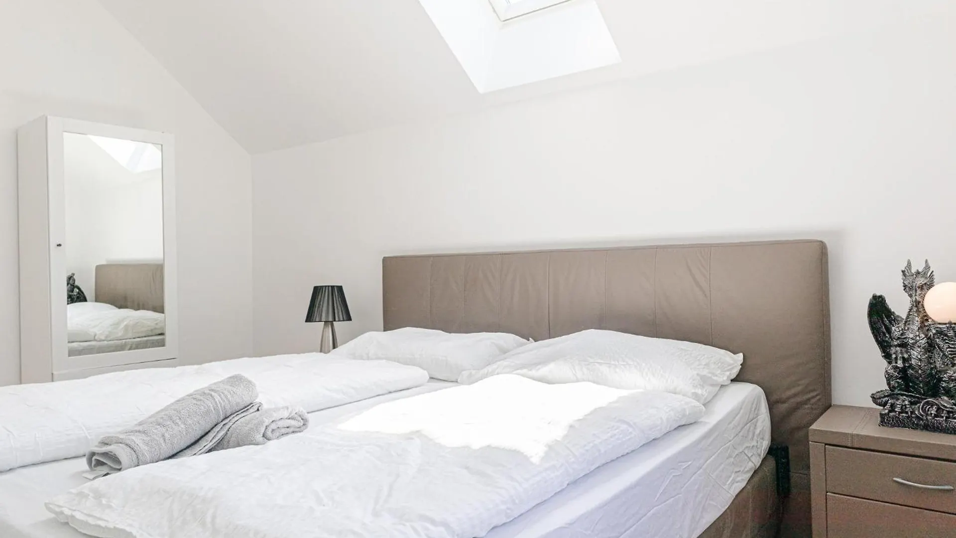 Exquisite Rooms In Shared Villa With Garden & Parking Wiedeń