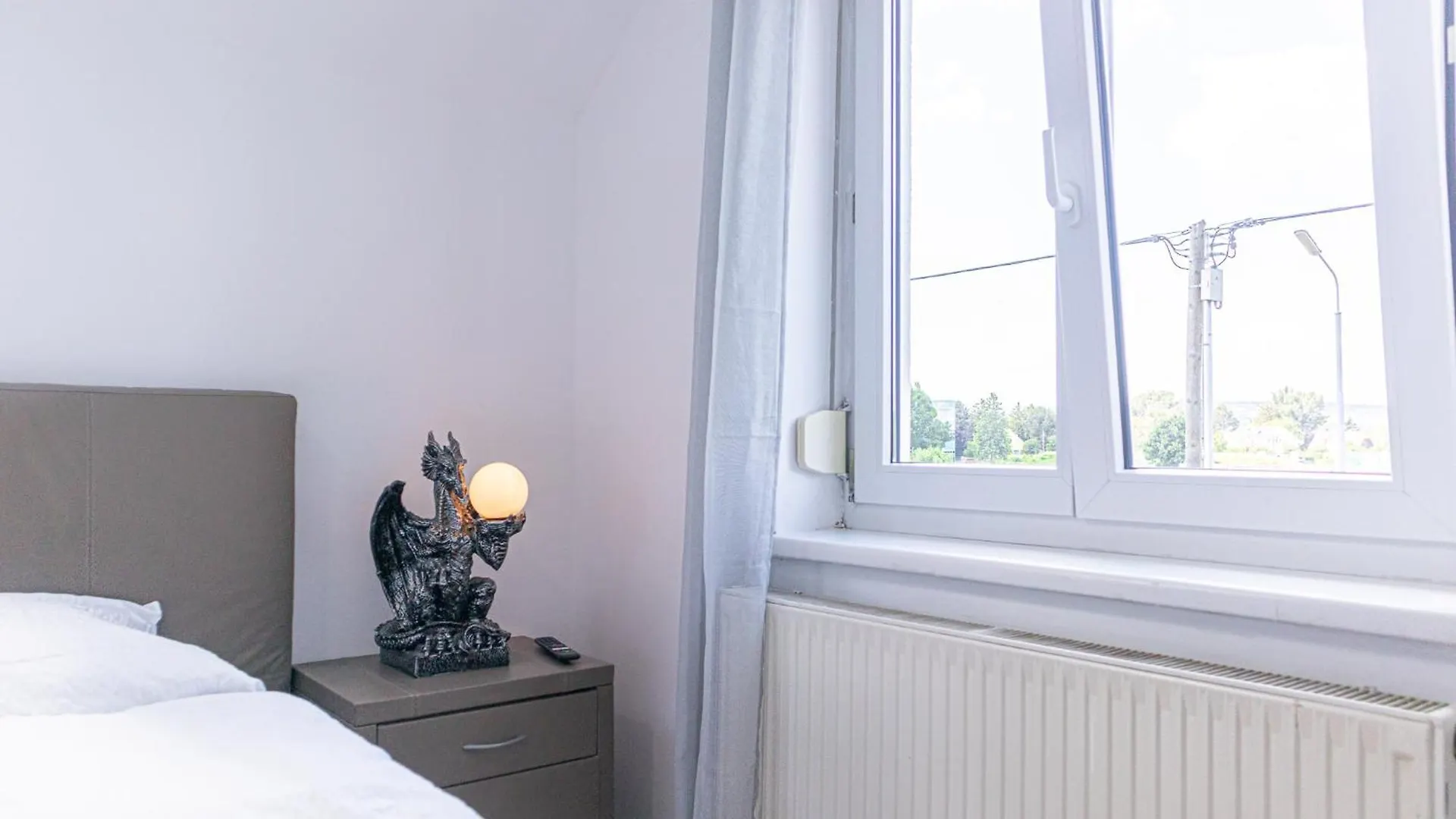 Exquisite Rooms In Shared Villa With Garden & Parking Wiedeń
